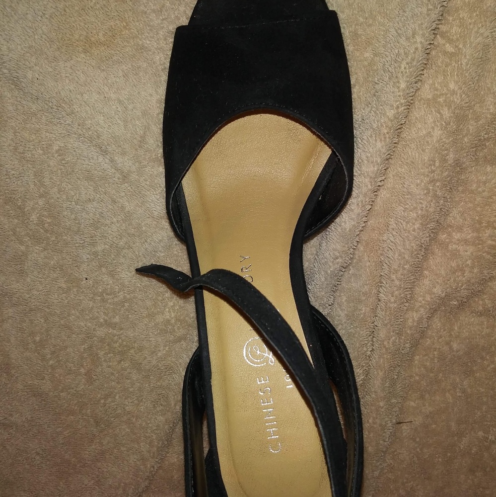 Heels - Picture 2 of 3